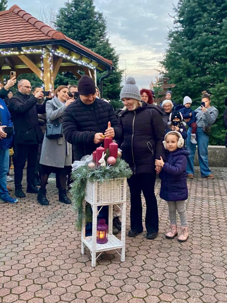 Paljenje prve adventske svijeće