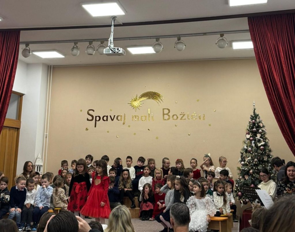 Spavaj mali Božiću