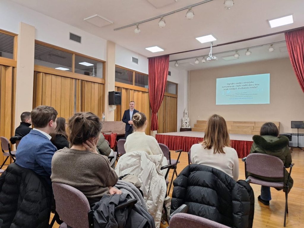 Digitalni mediji i obiteljska komunikacija – predavanje za roditelje i odgojitelje